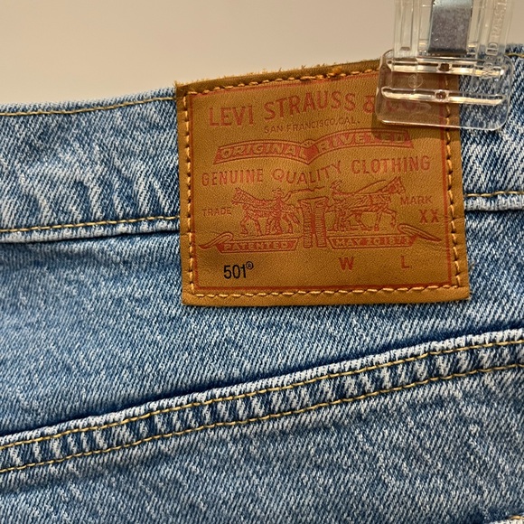 Levi’s 501 Mid-thigh Shorts - Picture 5 of 13